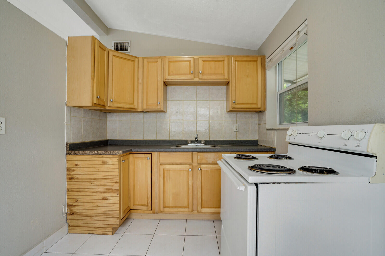 11686 Oleander Drive Royal Palm Beach, FL 33411 - Photo 8 of 16 12_image_12_mls