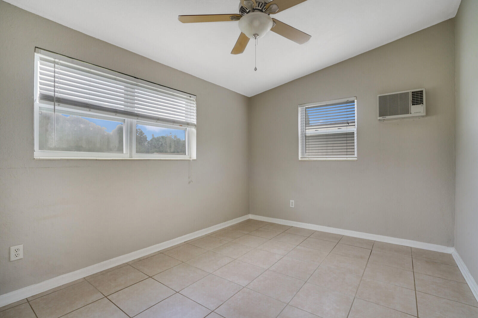 11686 Oleander Drive Royal Palm Beach, FL 33411 - Photo 9 of 16 14_image_14_mls