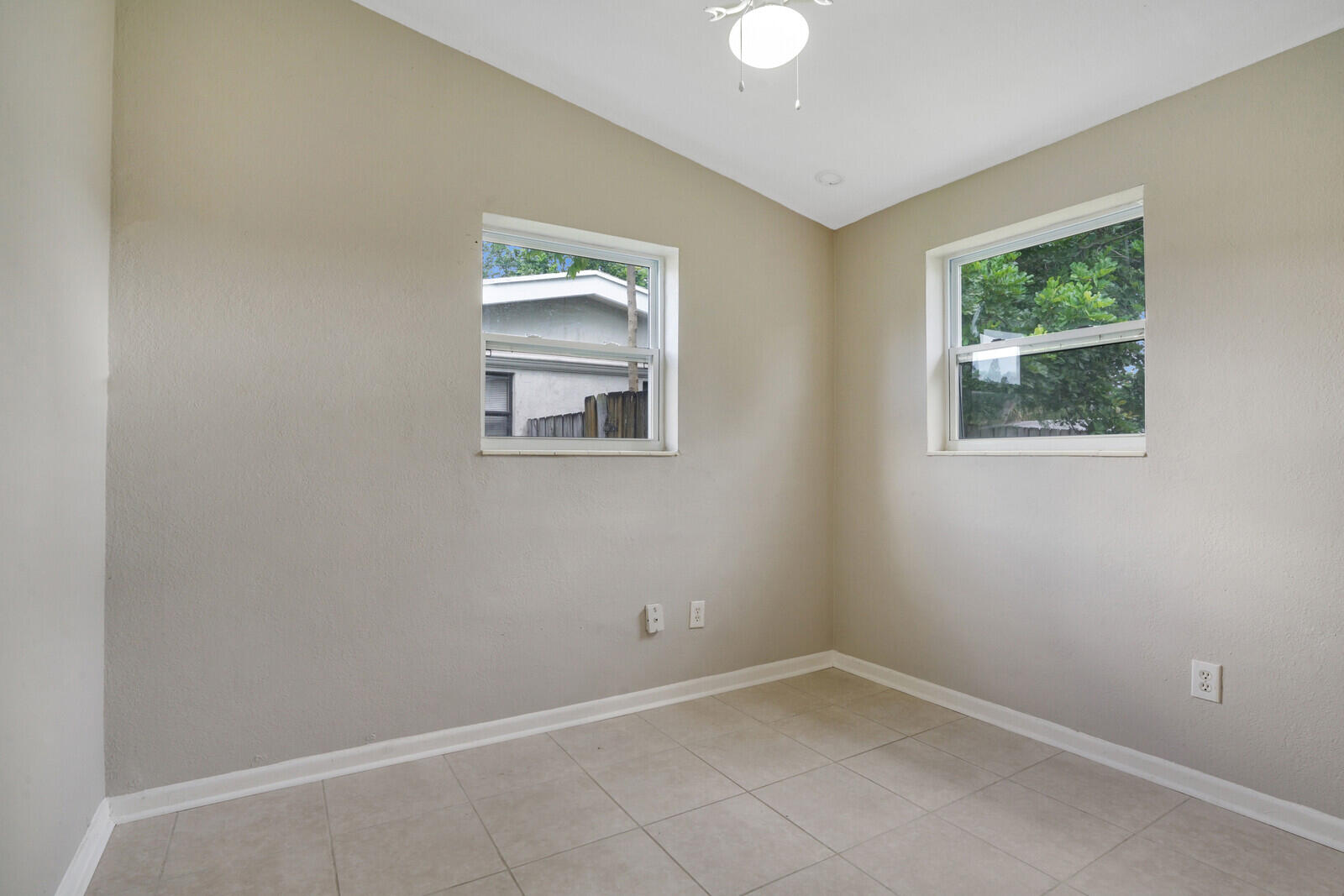 11686 Oleander Drive Royal Palm Beach, FL 33411 - Photo 10 of 16 16_image_16_mls