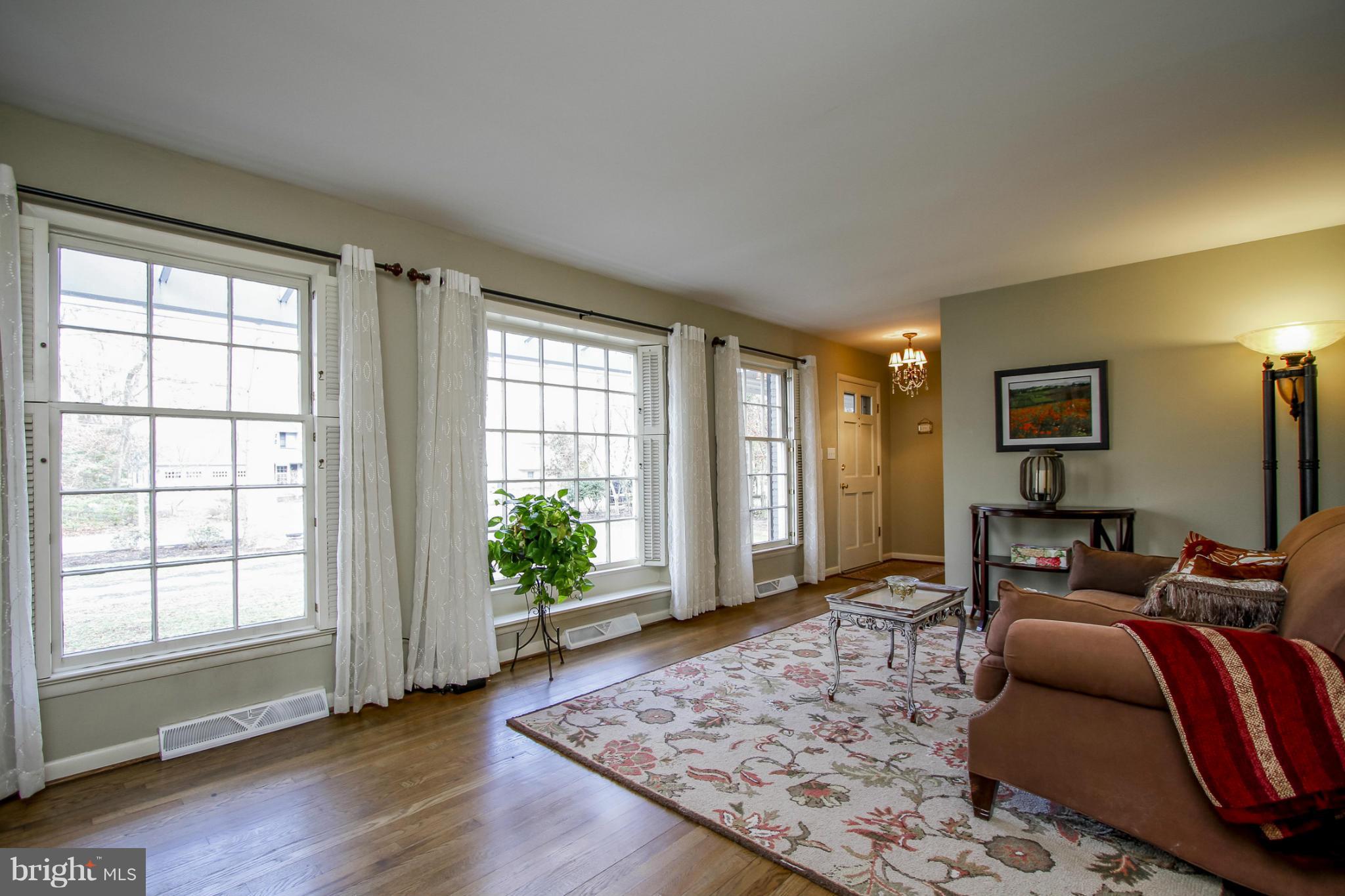 1630 Ridout Road Annapolis, MD 21409 - Photo 8 of 30 Living Room