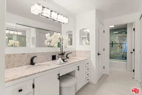 $795,000 | 1 62nd Place, Unit 203, Long Beach, CA 90803