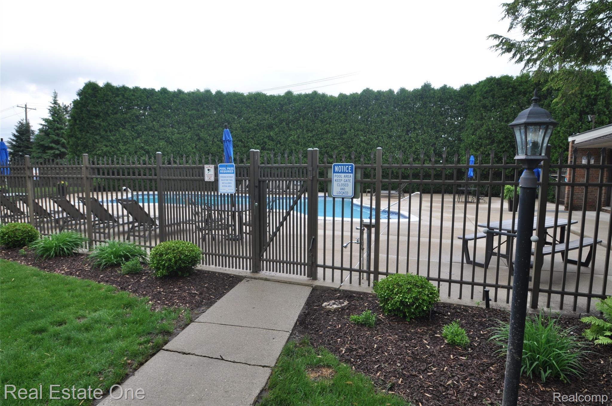 376 Willow Grove Lane, Unit 33 Rochester, MI 48307 - Photo 42 of 44 47.JPG