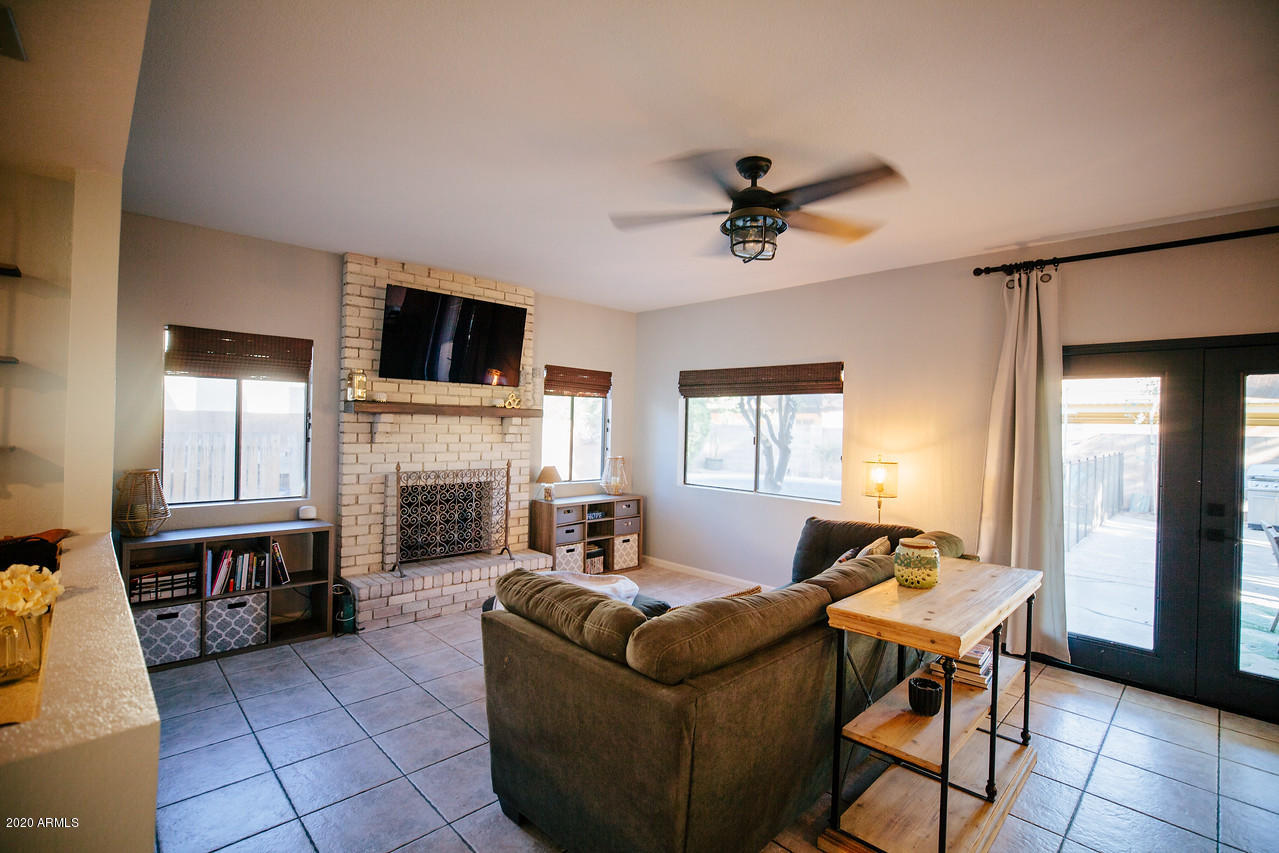 4061 West Post Road Chandler, AZ 85226 - Photo 12 of 43 LIVING ROOM