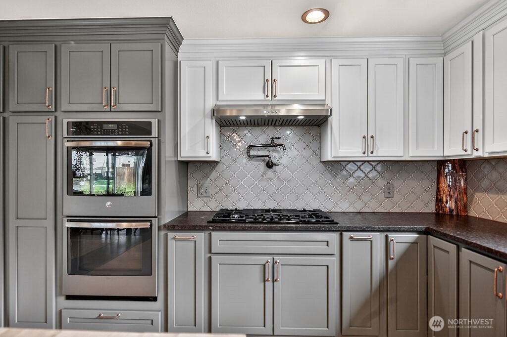 91 Goforth Road West Sequim, WA 98382 - Photo 14 of 40 a kitchen with stainless steel appliances granite countertop a stove and cabinets