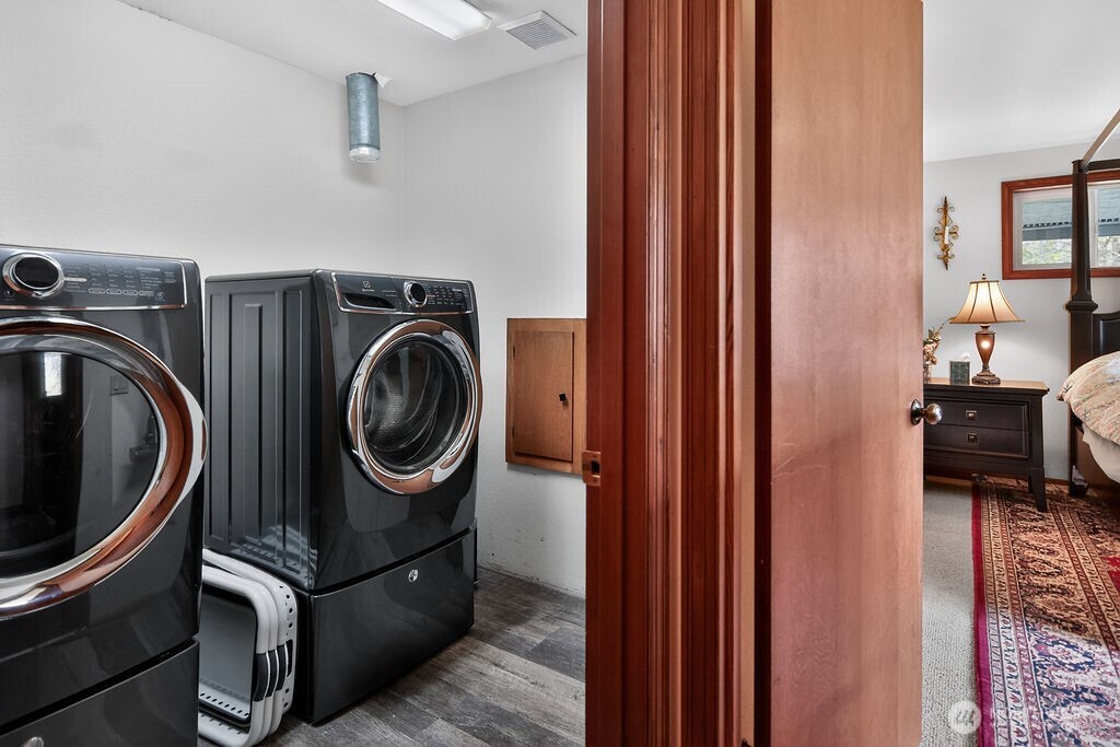 91 Goforth Road West Sequim, WA 98382 - Photo 25 of 40 a utility room with dryer and washer