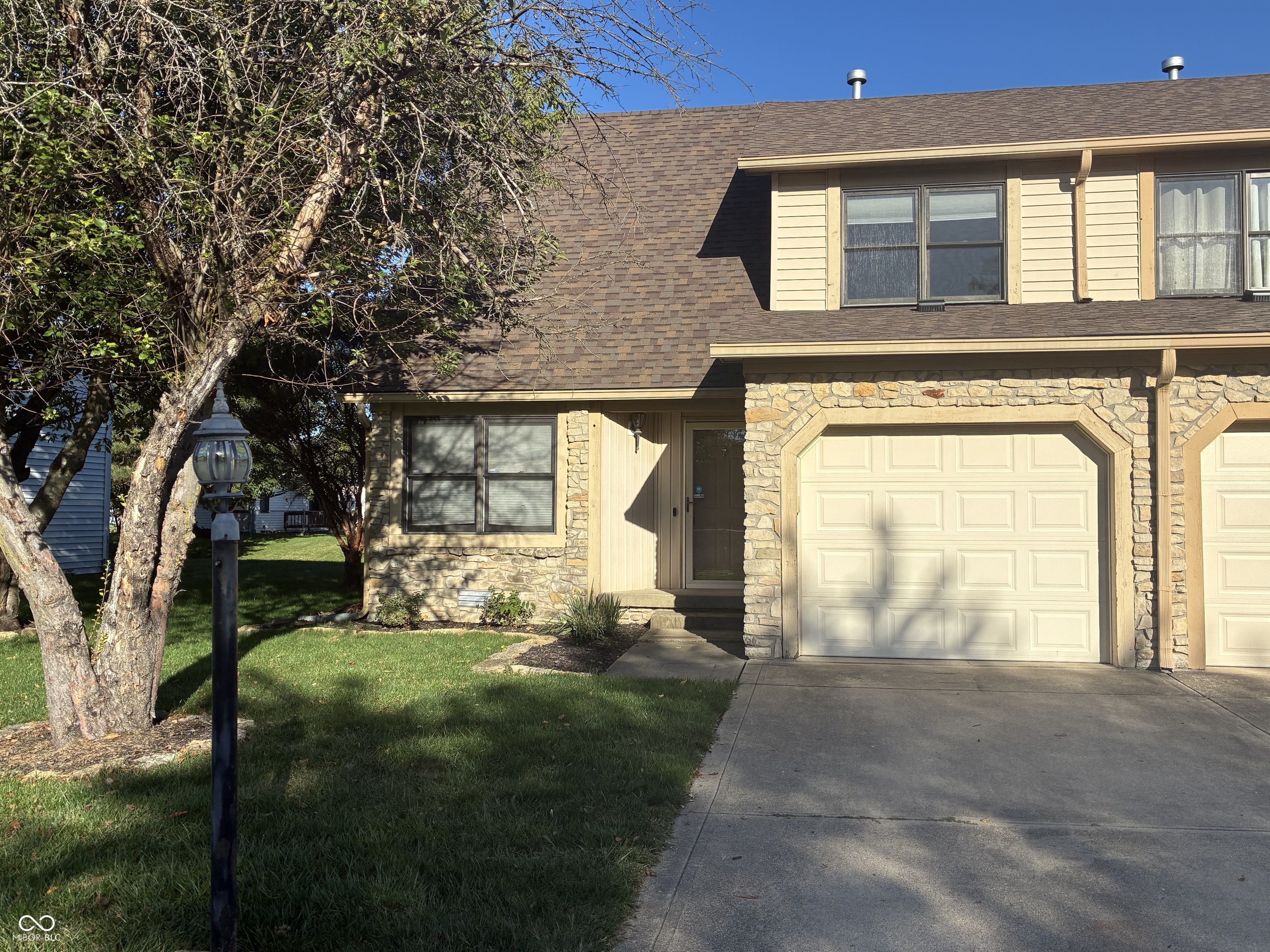 1131 Anthony Court Greenwood, IN 46143 - Photo 2 of 10