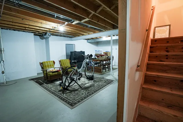 a view of a dinning room with furniture