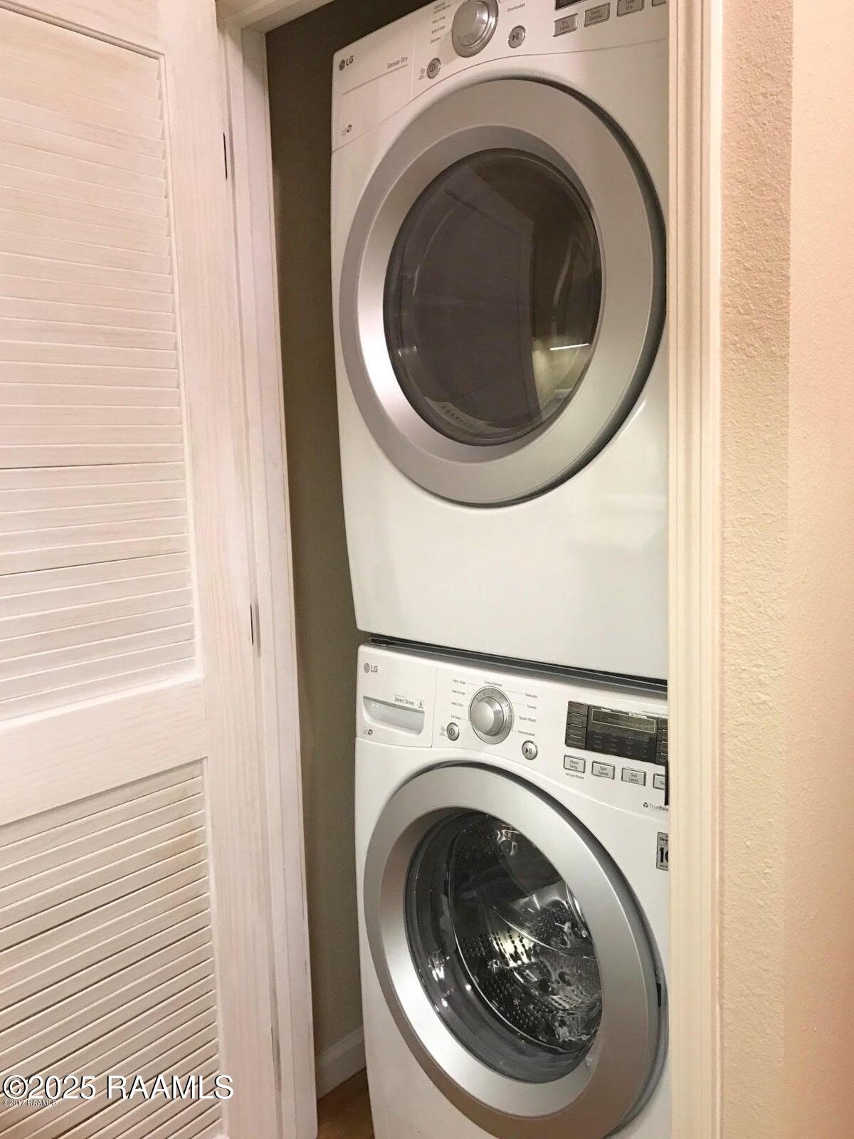 701 South College Road, Unit 311 Lafayette, LA 70503 - Photo 5 of 10 Washer/Dyer Included!