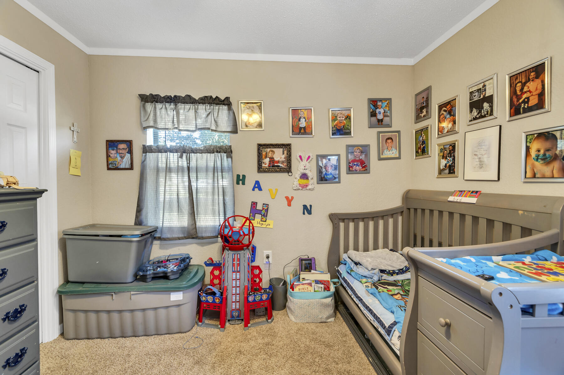 965 Valley Road Crestview, FL 32539 - Photo 20 of 35 a bedroom with furniture and a baby crib