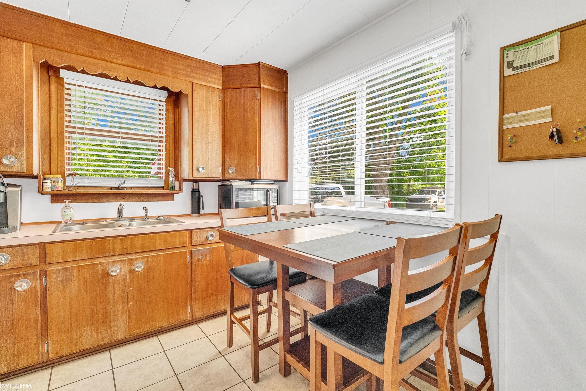 37474 Utica Road Sterling Heights, MI 48312 - Photo 8 of 17 50184512-58f67eca-8ec1-4209-bfec-6861d927024f.JPG
