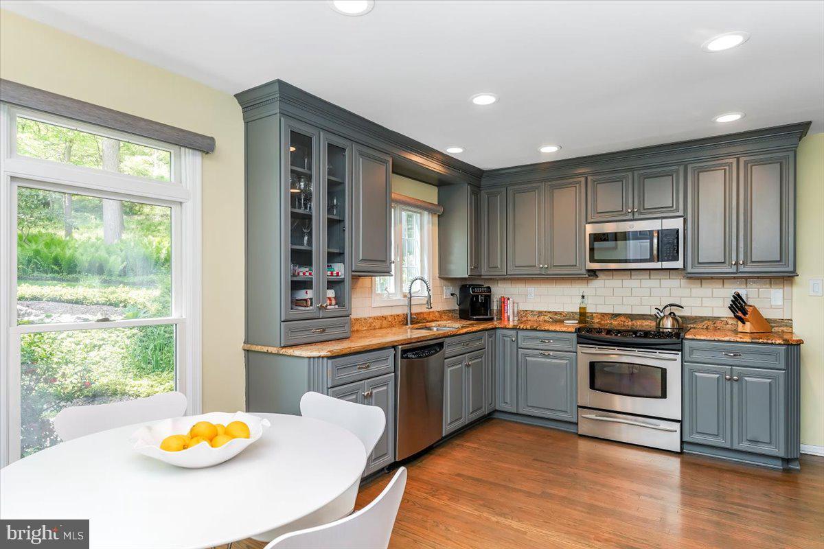 202 Hansell Road Newtown Square, PA 19073 - Photo 13 of 47 Light and bright Kitchen