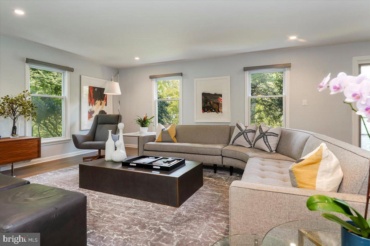 202 Hansell Road Newtown Square, PA 19073 - Photo 19 of 47 Light and Bright Great Room