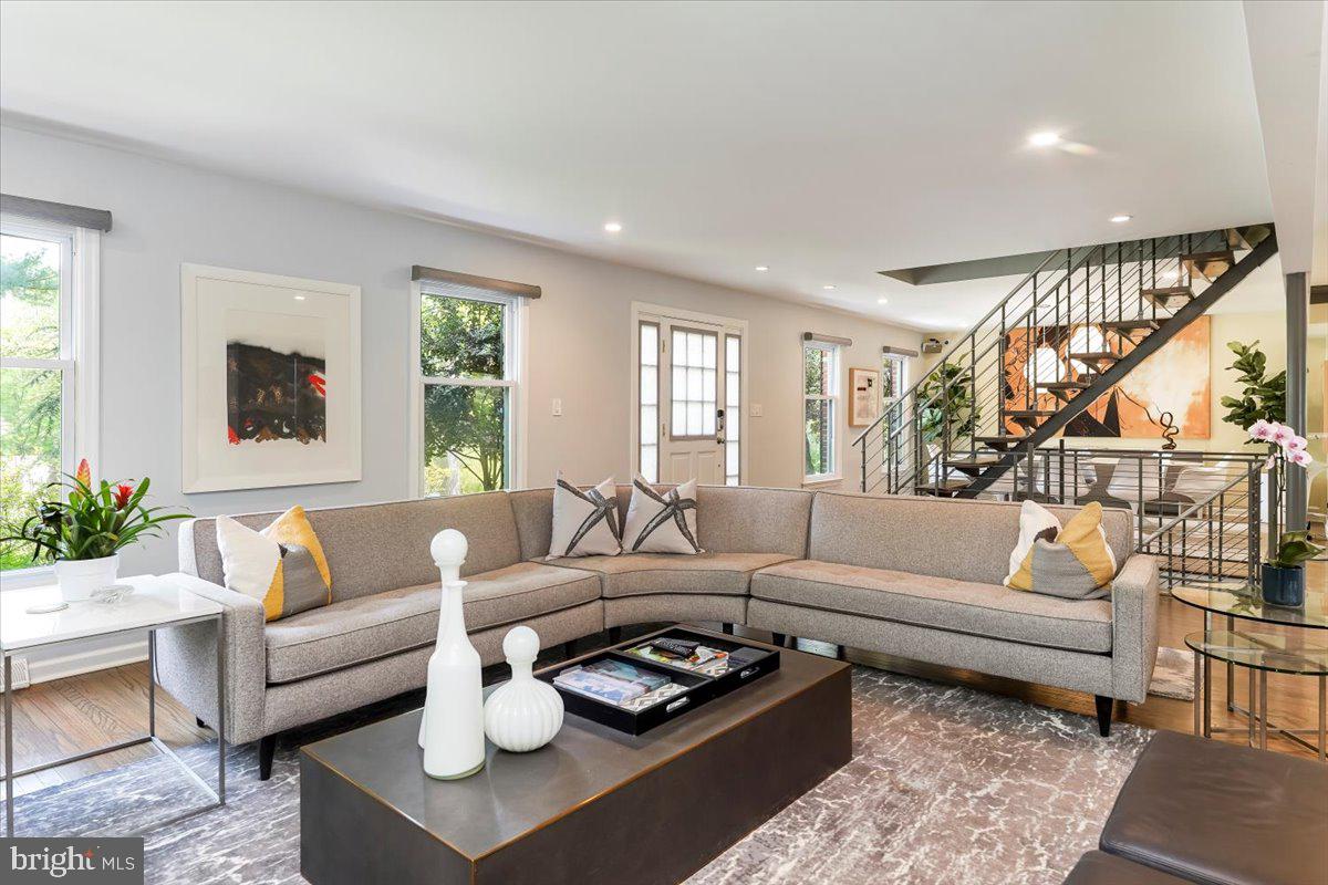 202 Hansell Road Newtown Square, PA 19073 - Photo 21 of 47 Great Room facing Dining Area