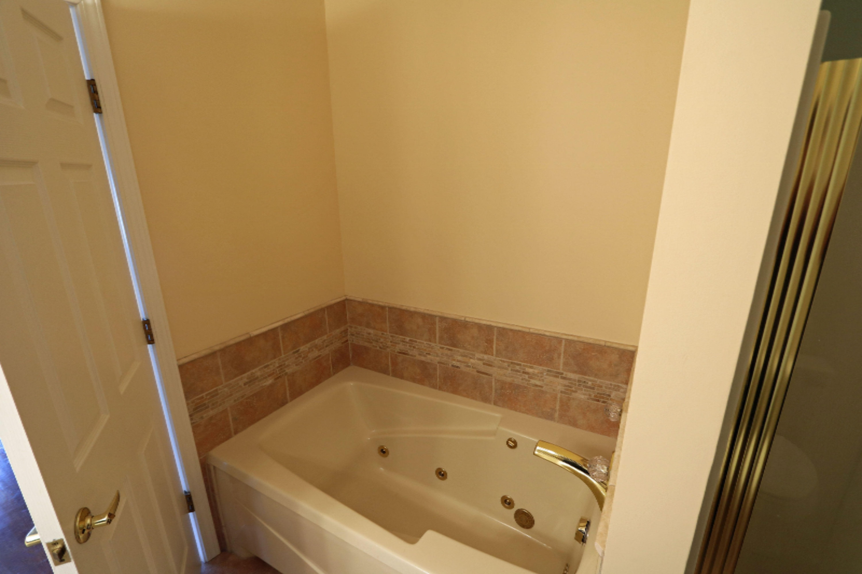 2327 South Pointe Way St. Joseph, MI 49085 - Photo 12 of 21 2327-South-Pte-Way---upmstrbth