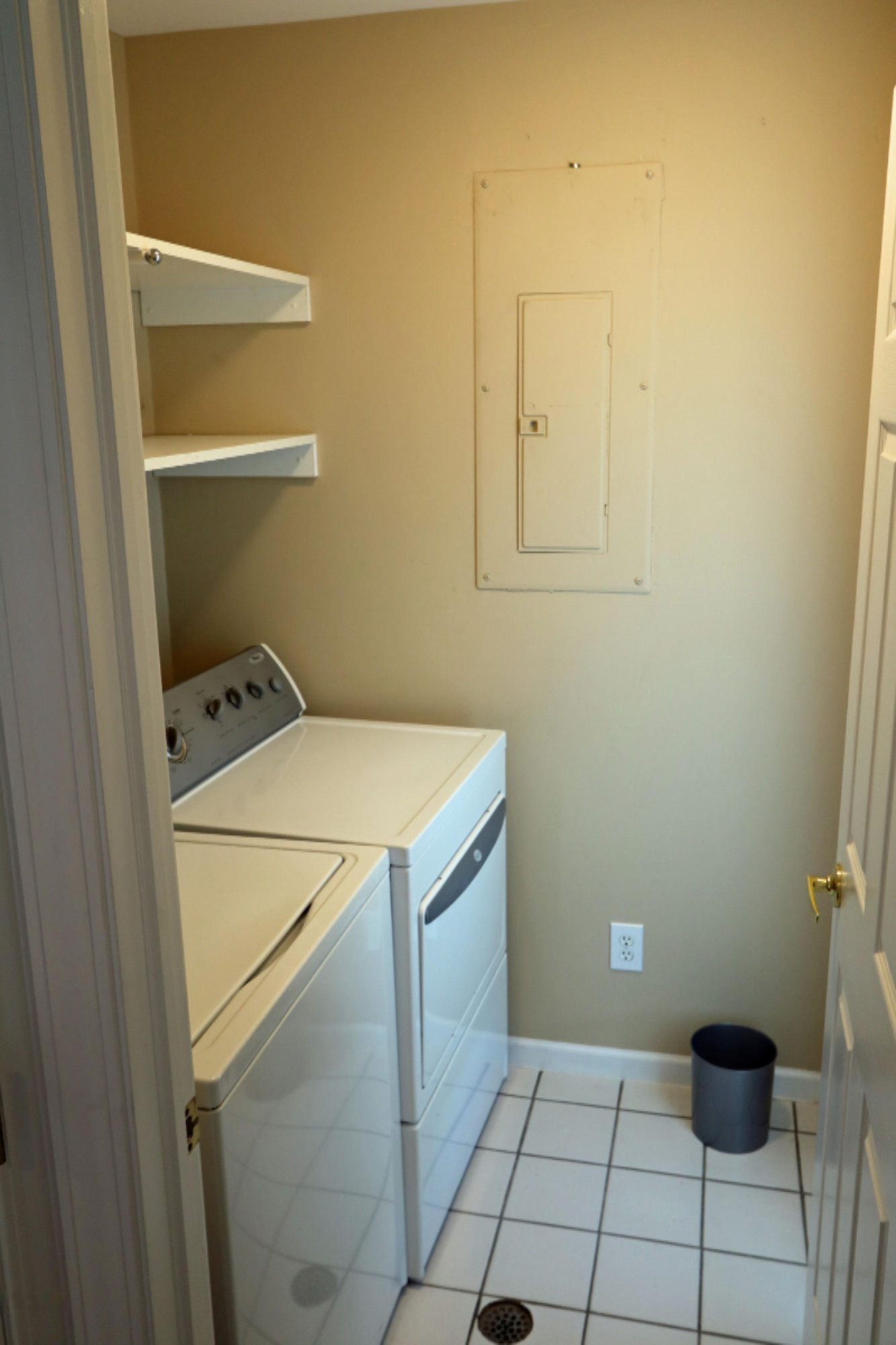 2327 South Pointe Way St. Joseph, MI 49085 - Photo 6 of 21 2327-South-Pte-Way---laundry