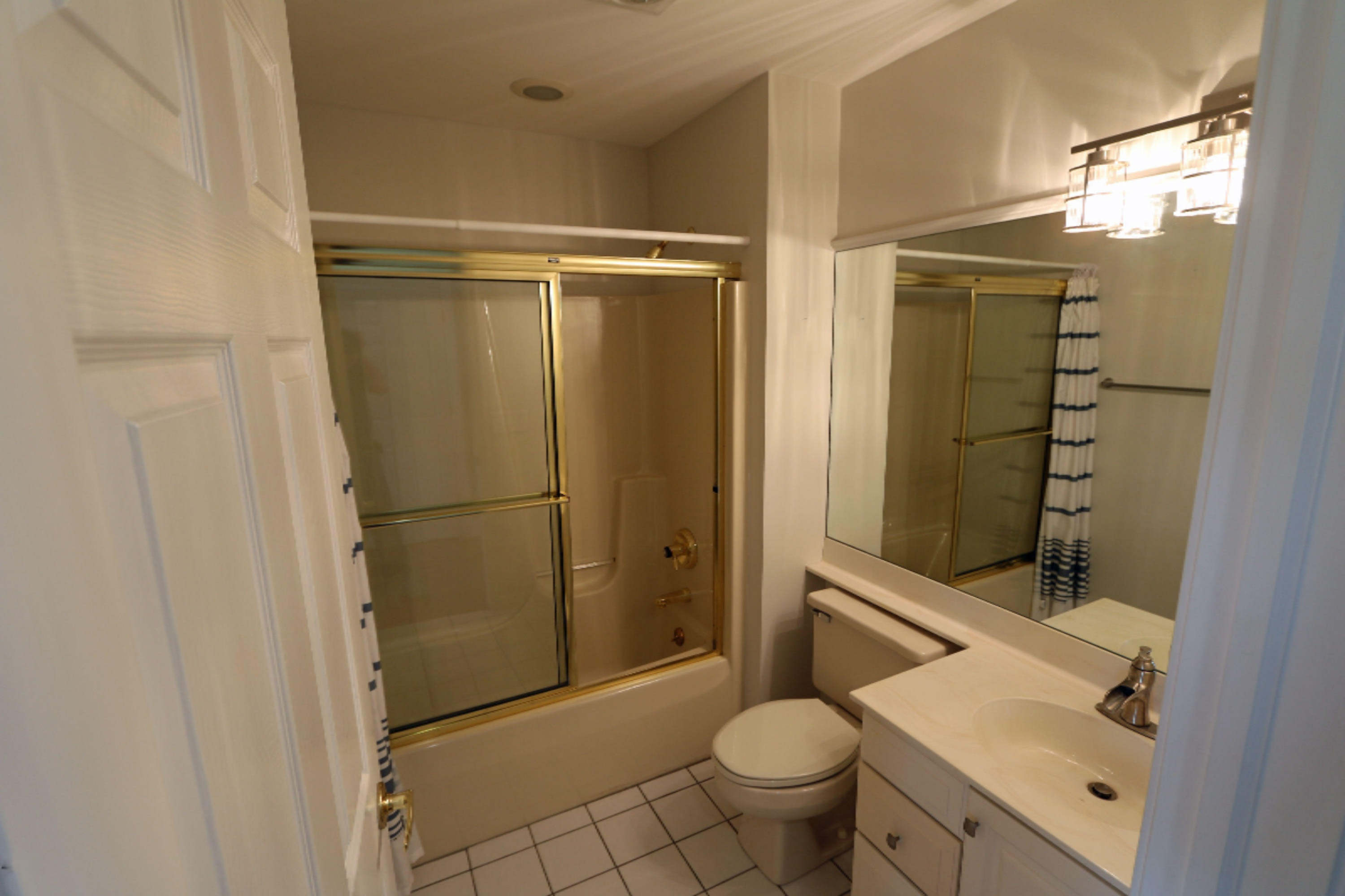 2327 South Pointe Way St. Joseph, MI 49085 - Photo 9 of 21 2327-South-Pte-Way---mnflrbth