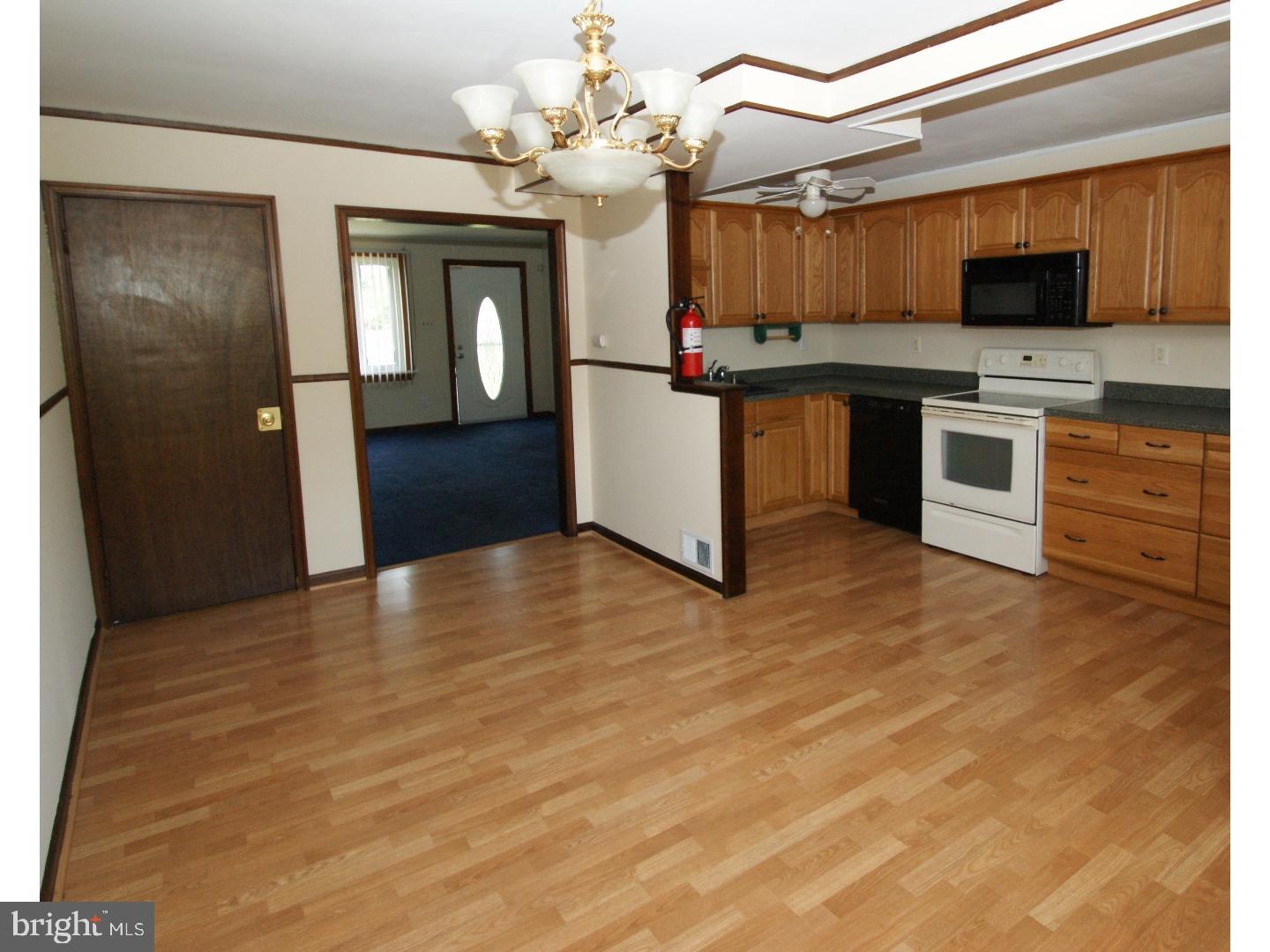 2078 Heather Road Folcroft, PA 19032 - Photo 5 of 25 Kitchen