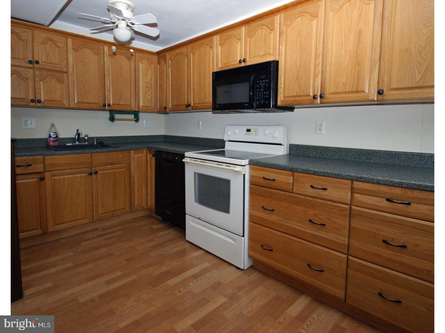 2078 Heather Road Folcroft, PA 19032 - Photo 6 of 25 Kitchen