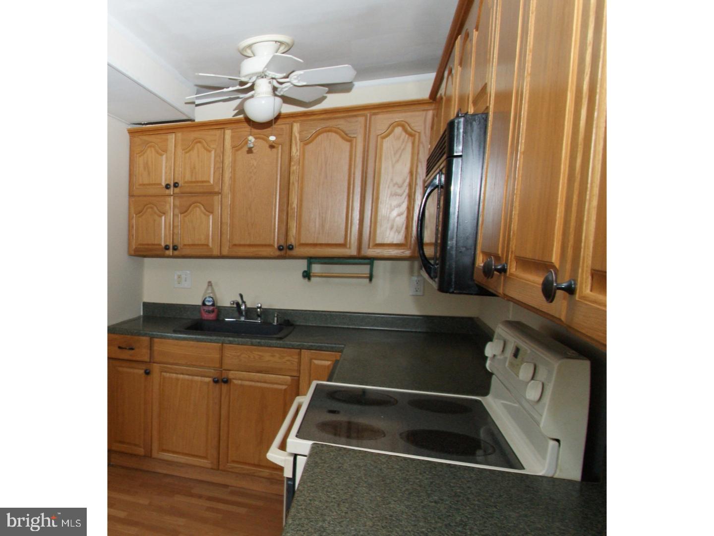 2078 Heather Road Folcroft, PA 19032 - Photo 7 of 25 Kitchen