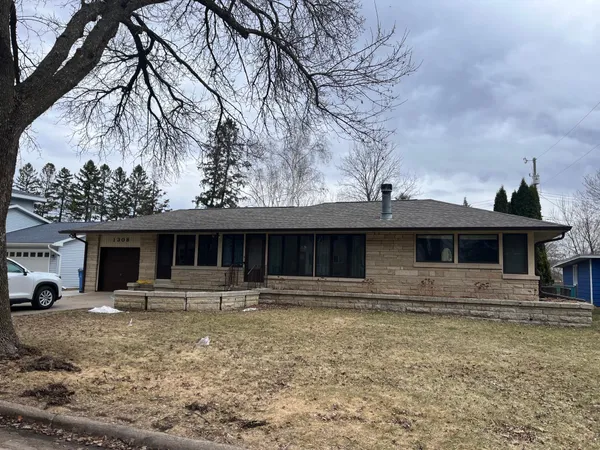 $319,000 | 1308 Parkview Avenue, Winona, MN 55987