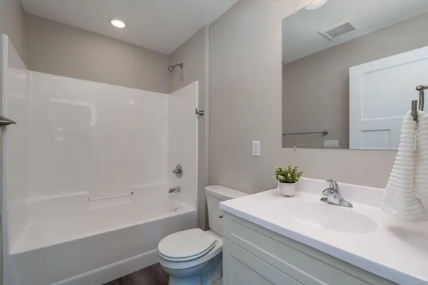 $264,900 | 3120 Noble Drive, Mankato, MN 56001
