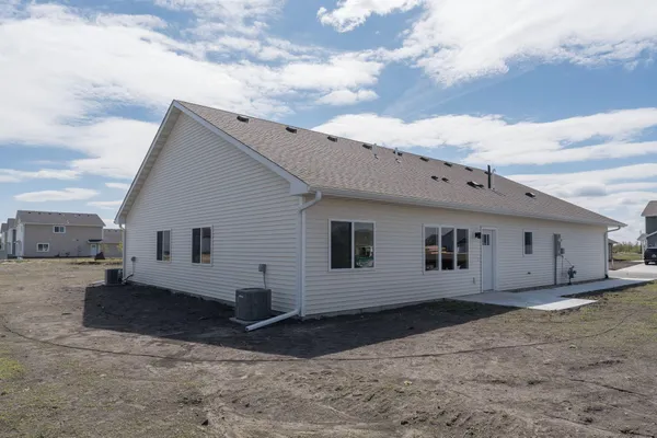 $264,900 | 3120 Noble Drive, Mankato, MN 56001