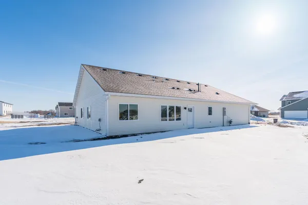 $264,900 | 3120 Noble Drive, Mankato, MN 56001