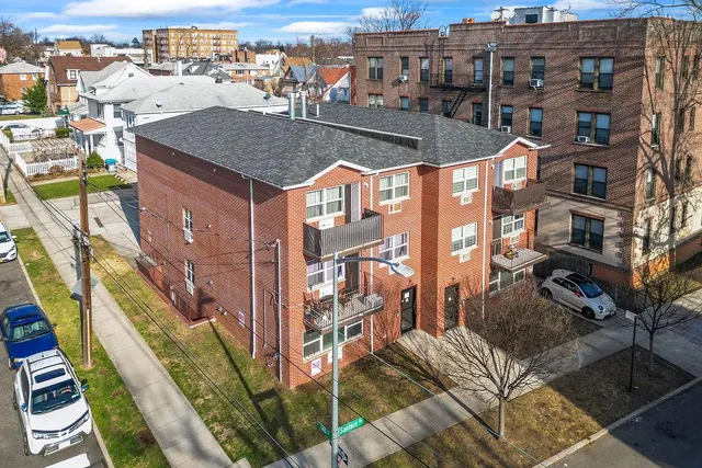 $2,730,000 | 160-01 Sanford Avenue | Murray Hill - Flushing