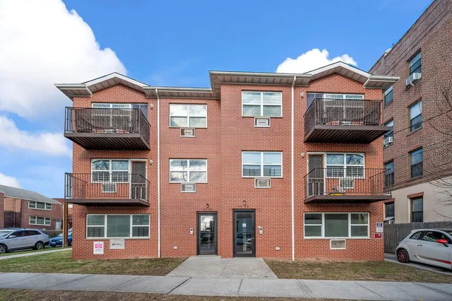 $2,730,000 | 160-01 Sanford Avenue | Murray Hill - Flushing