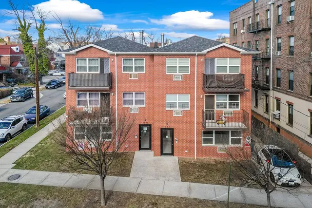 $2,730,000 | 160-01 Sanford Avenue | Murray Hill - Flushing