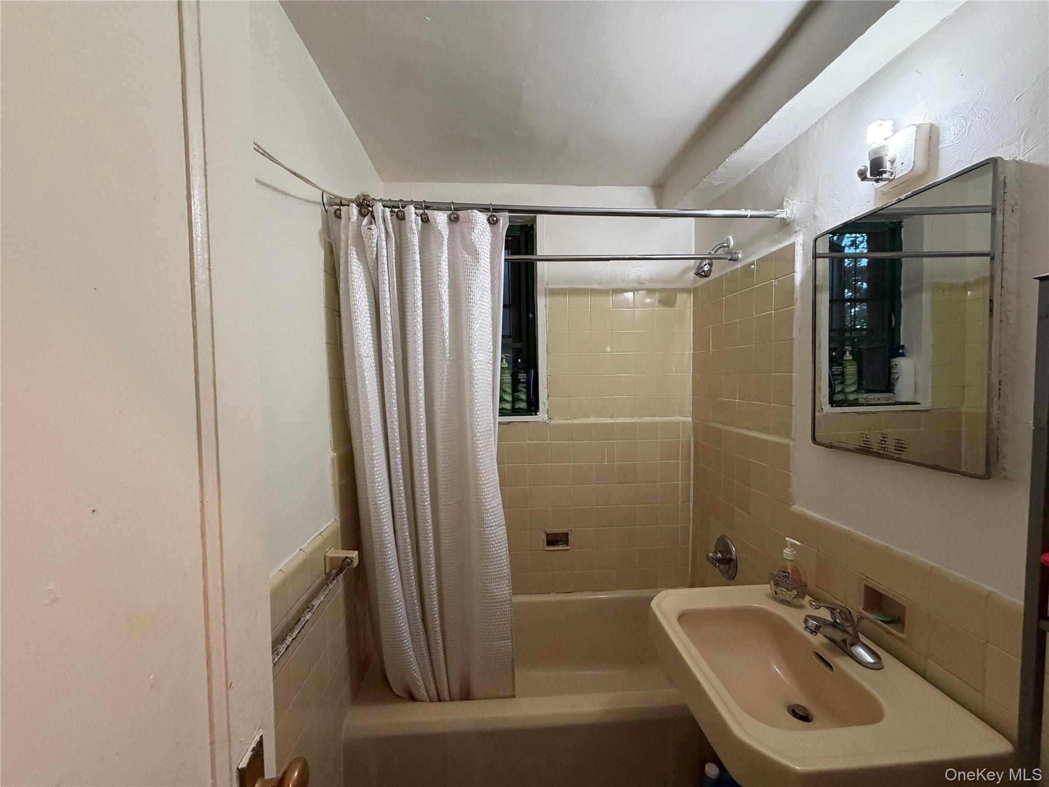 1551 Unionport Road, Unit 4C Bronx, NY 10462 - Photo 1 of 4