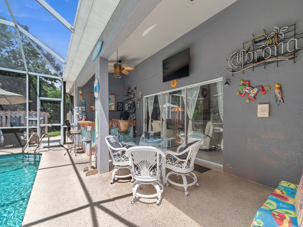 10615 Highway 1 Sebastian, FL 32958 - Photo 25 of 33 a view of a patio with a table and chairs