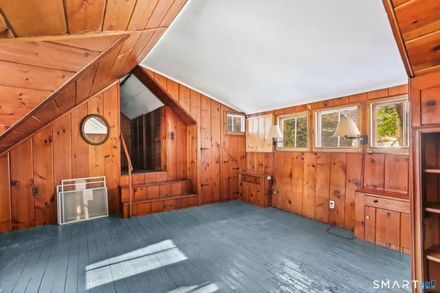 a view of an outdoor space