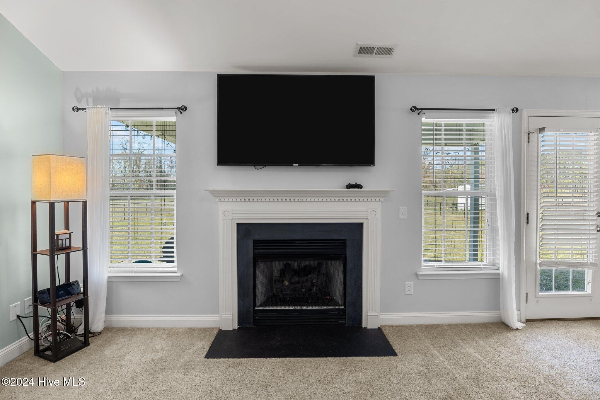 894 Jacksontown Road Grifton, NC 28530 - Photo 8 of 39 Living2