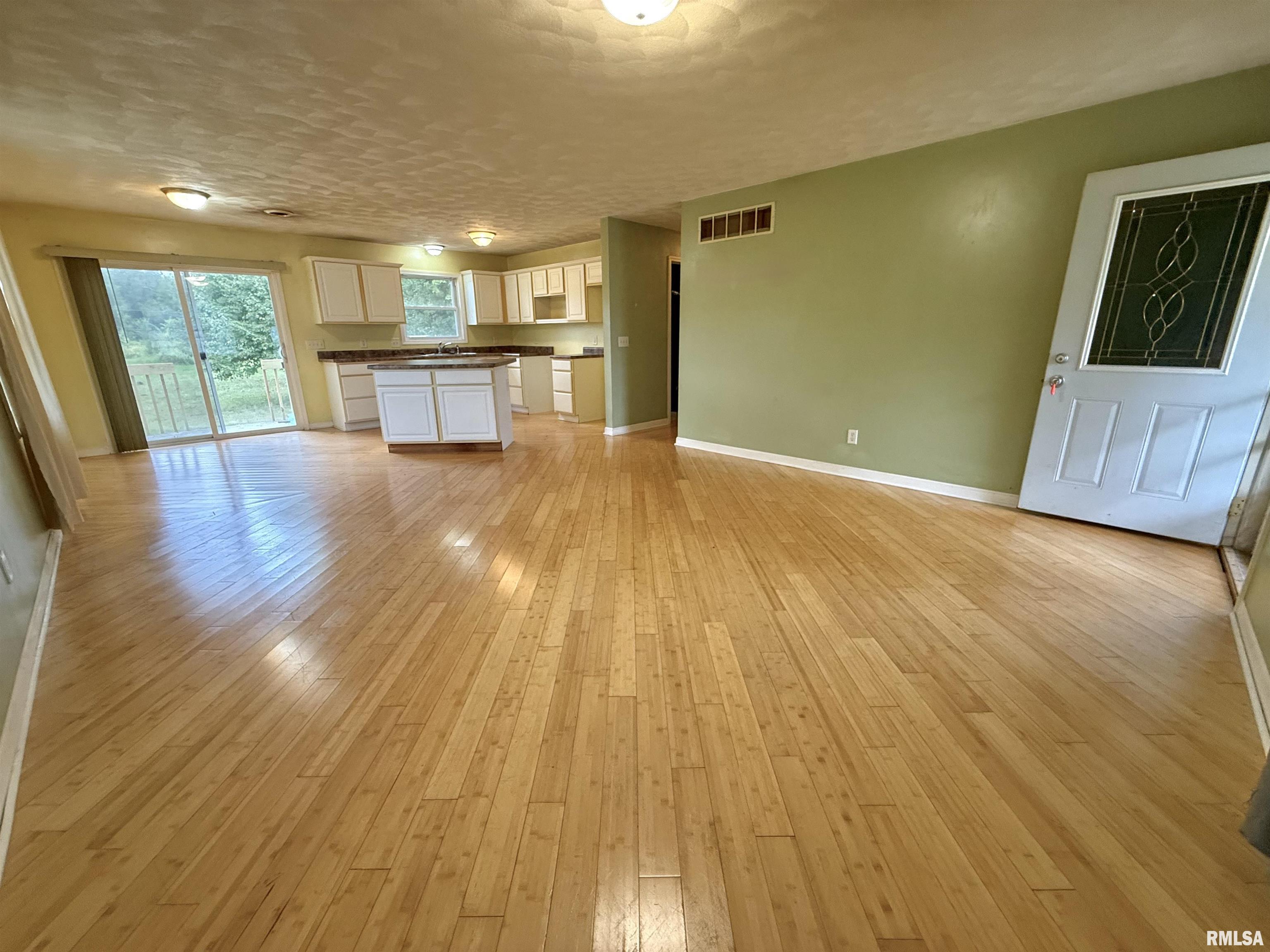 327 7th Street Colona, IL 61241 - Photo 3 of 26 Gallery Image 3