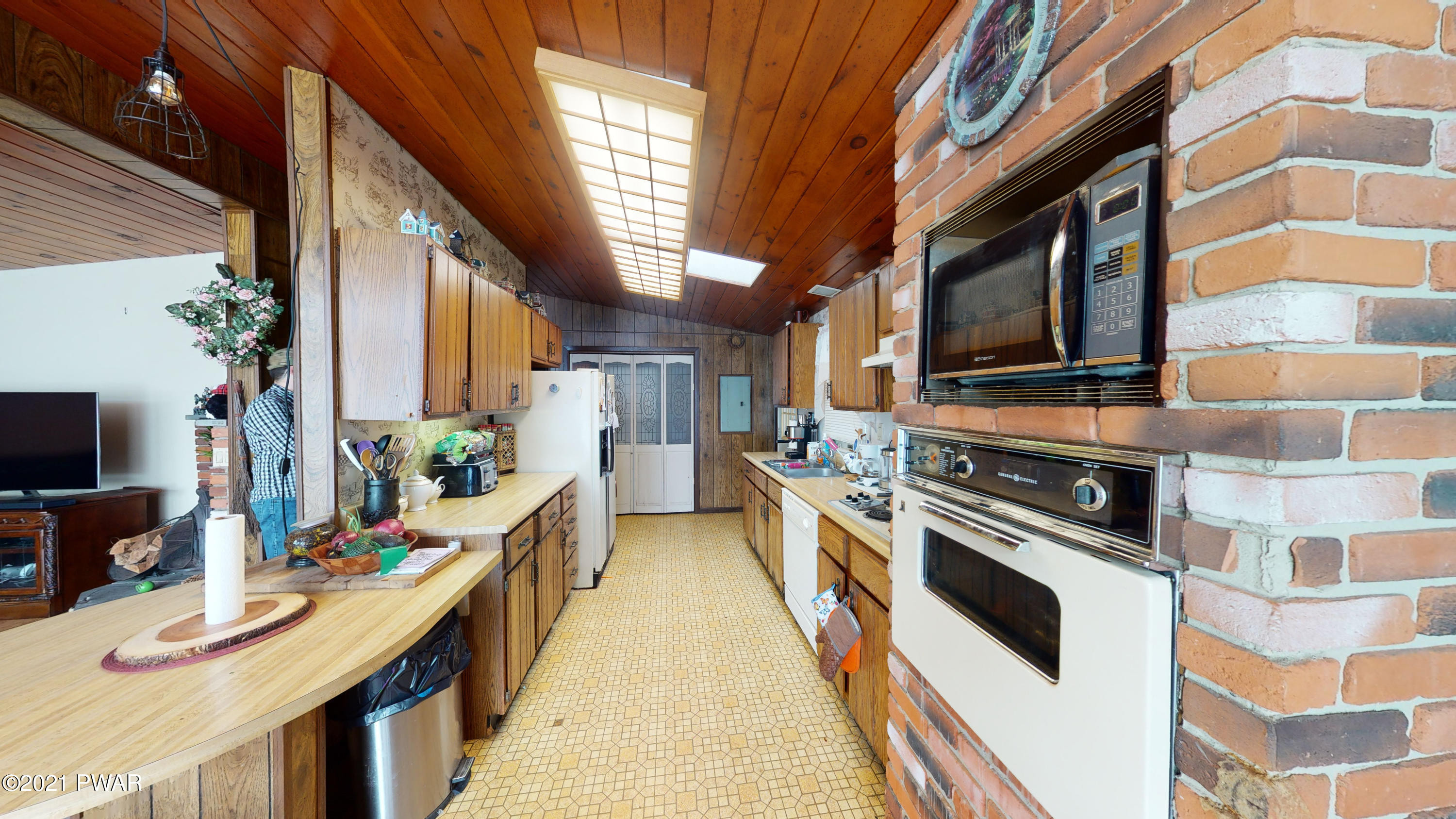 1114 Fawn Run Bushkill, PA 18324 - Photo 14 of 34 kitchen