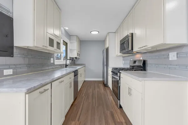 $350,000 | 1295 Foxcroft Drive, Aurora, IL 60506