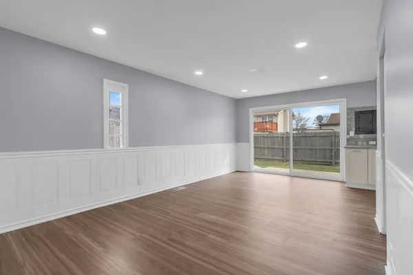 $350,000 | 1295 Foxcroft Drive, Aurora, IL 60506