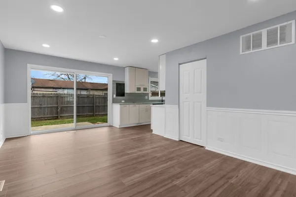 $350,000 | 1295 Foxcroft Drive, Aurora, IL 60506