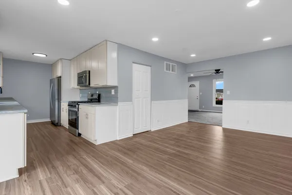 $350,000 | 1295 Foxcroft Drive, Aurora, IL 60506