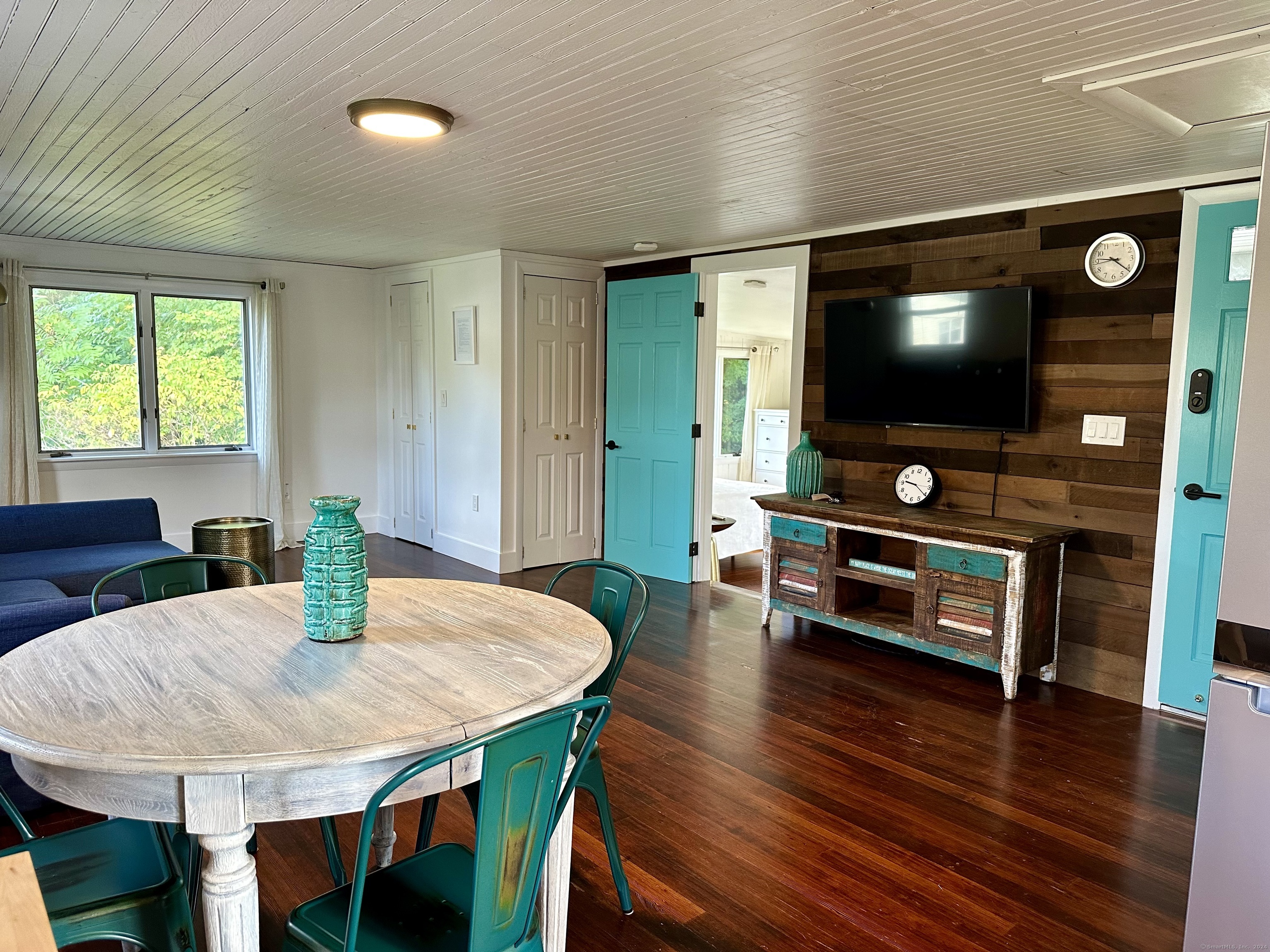 36 Tuxis Road Madison, CT 06443 - Photo 10 of 16 a living room with furniture and a flat screen tv
