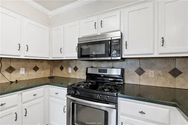 $2,600 | 3704 Eastshire Court, Bryan, TX 77802