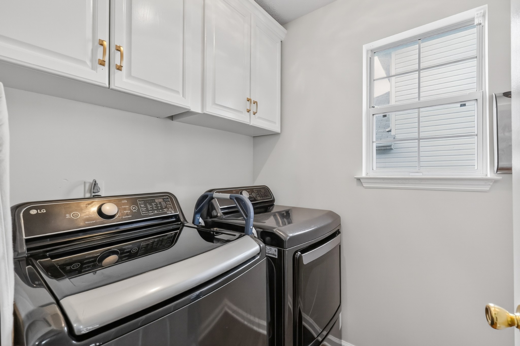 136 Holt Hills Road Nashville, TN 37211 - Photo 14 of 30 a utility room with dryer and washer