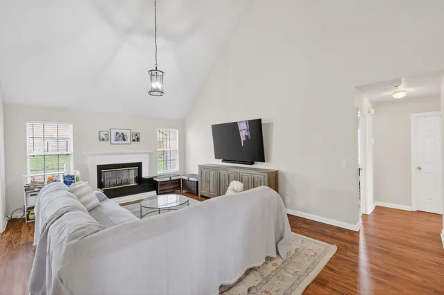 $450,000 | 136 Holt Hills Road, Nashville, TN 37211