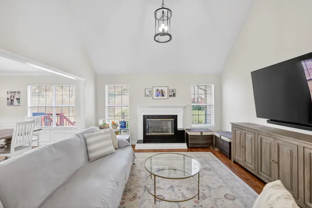 $450,000 | 136 Holt Hills Road, Nashville, TN 37211