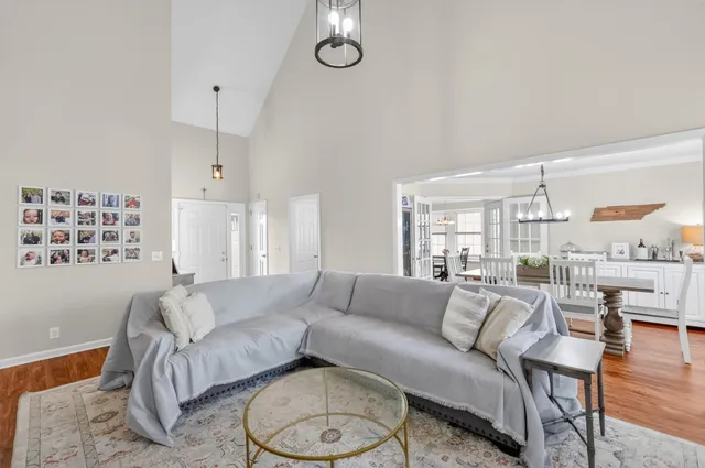 $450,000 | 136 Holt Hills Road, Nashville, TN 37211