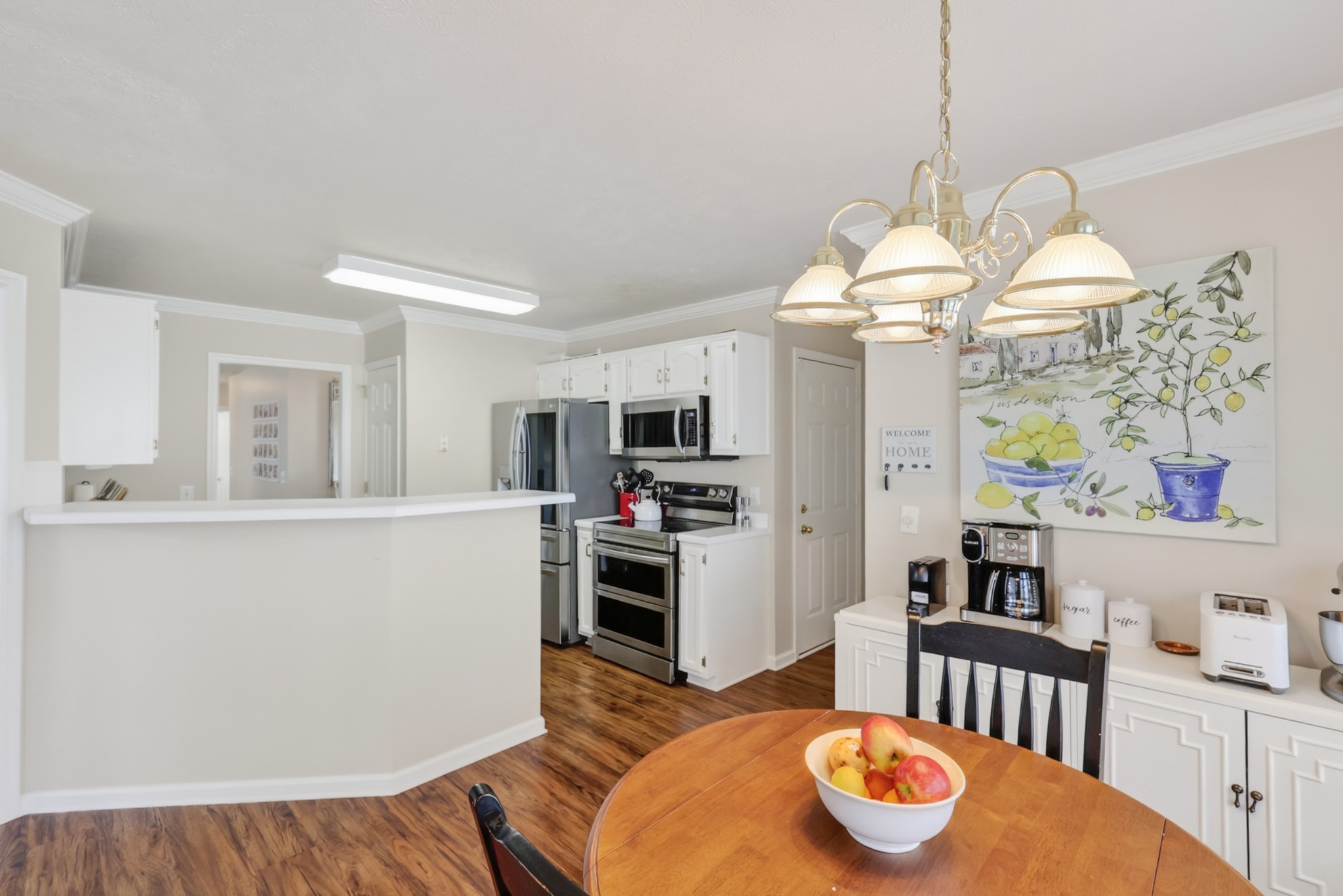 136 Holt Hills Road Nashville, TN 37211 - Photo 10 of 30 a living room with furniture and a table