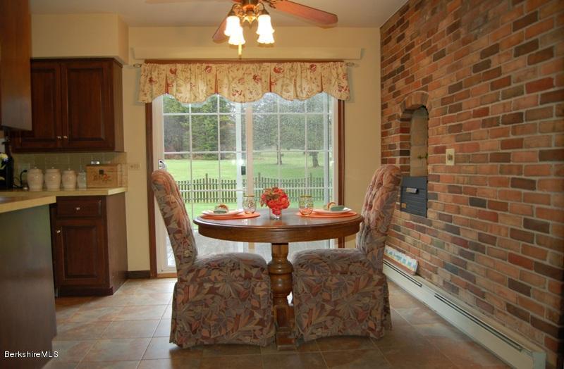 19 Grist Mill Road Pittsfield, MA 01201 - Photo 4 of 18 Eat in Kitchen area