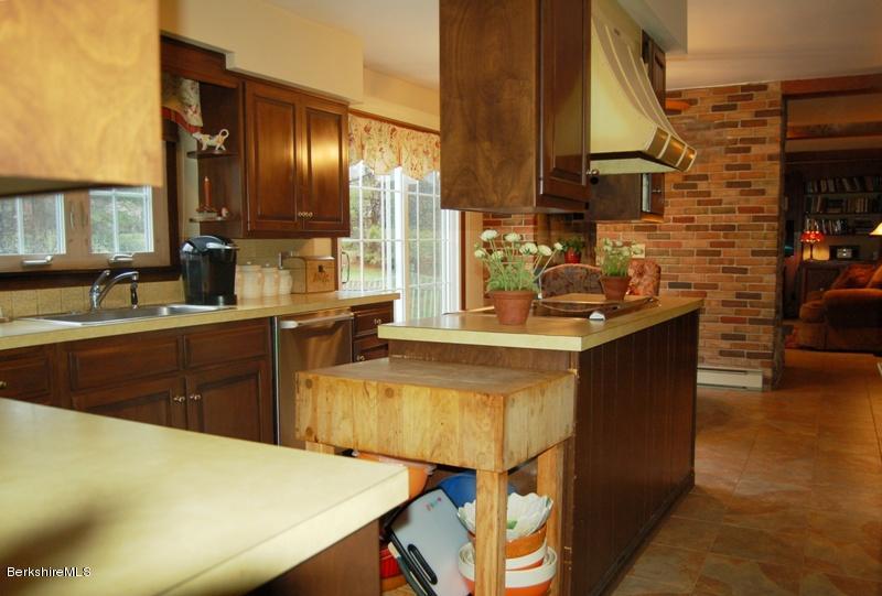 19 Grist Mill Road Pittsfield, MA 01201 - Photo 5 of 18 Kitchen