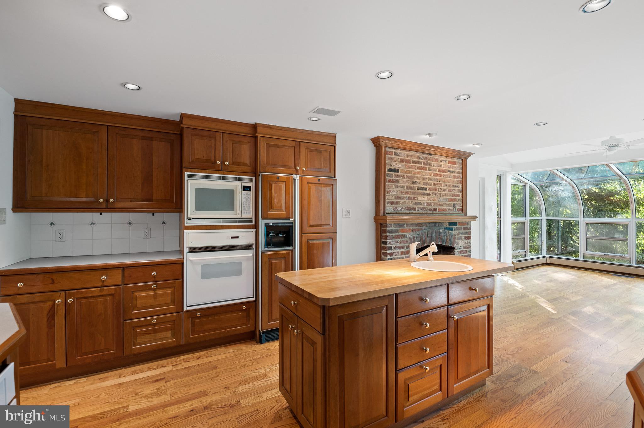 470 Bair Road Berwyn, PA 19312 - Photo 27 of 70 Large Kitchen with Gas Fireplace